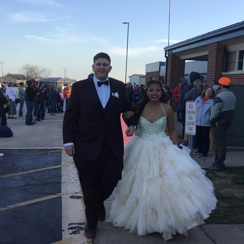 Sadie Maple escorted by Skylar Roby