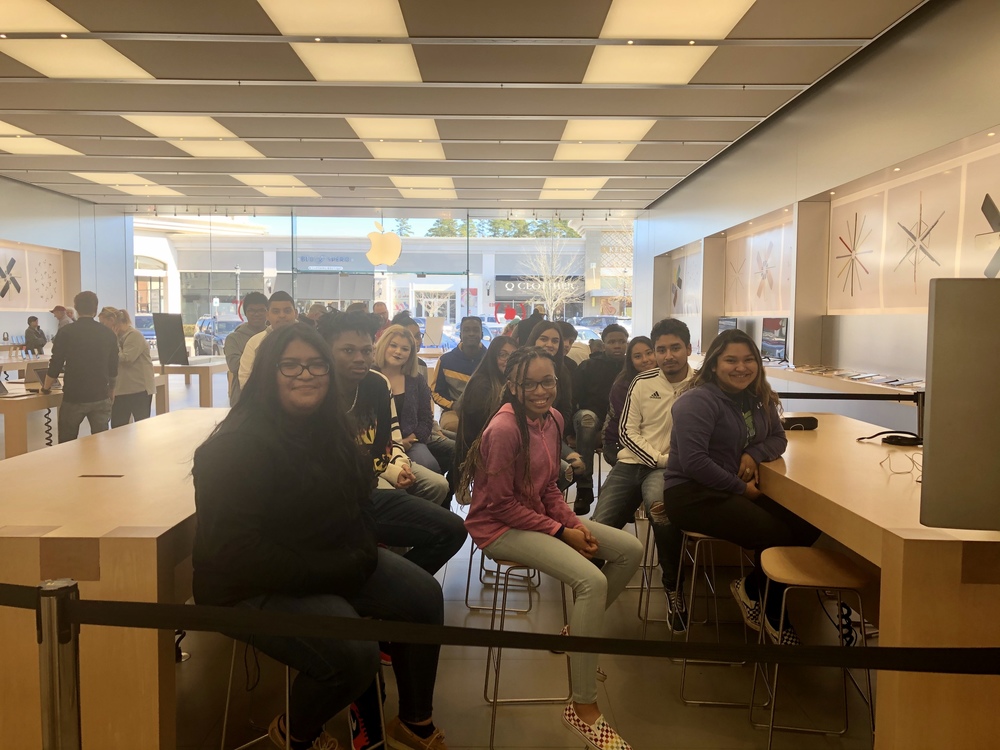 HHS students take Apple Field Trip