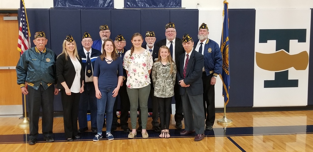 Teutopolis Legion Post 924 with the essay winners