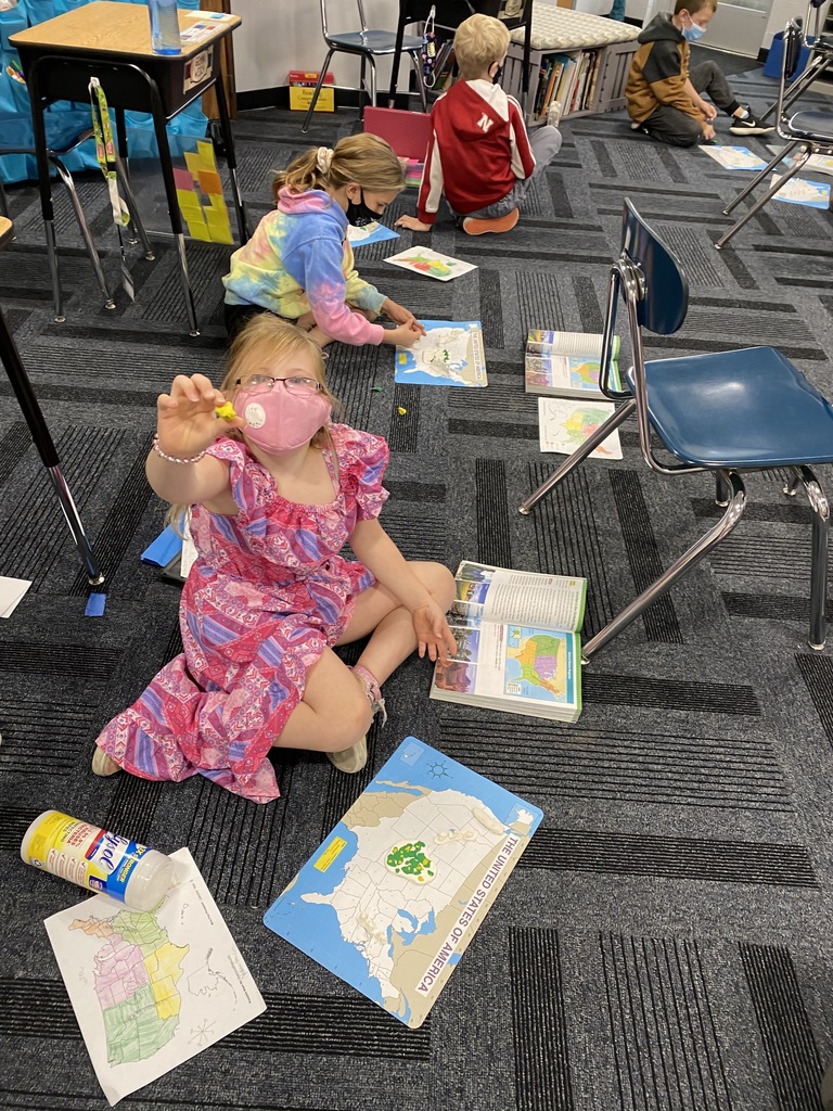3rd graders doing physical maps image