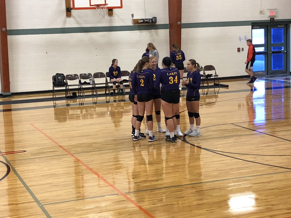 Huddle before the first match of the day.