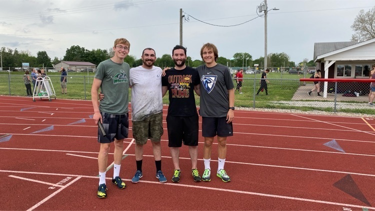 Alumni 4x400