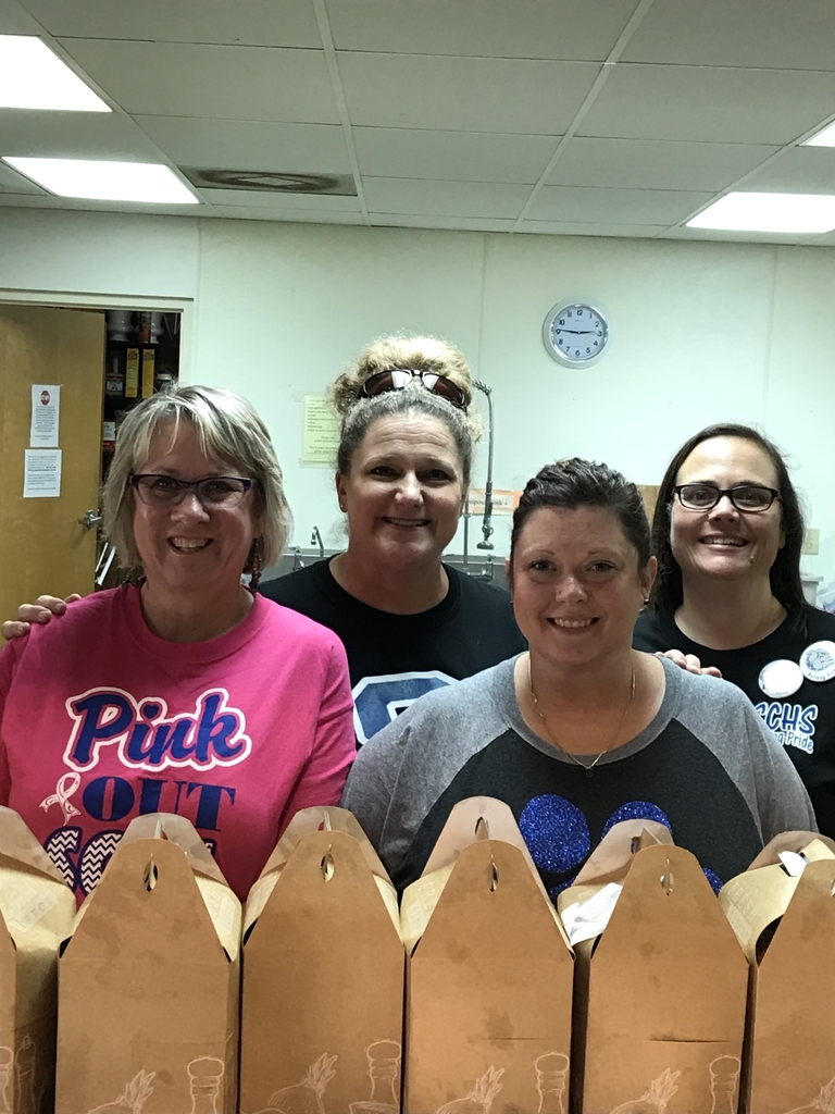 @SCHS staff getting ready to feed the Bulldogs.  @energybusschool #2ms