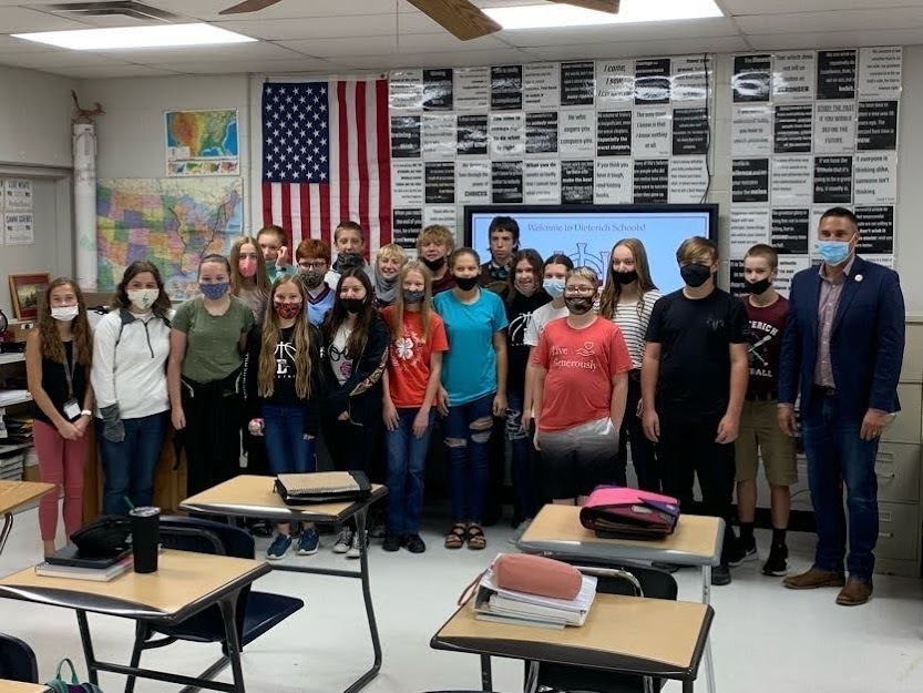 8th Grade Students with Rep. Niemerg