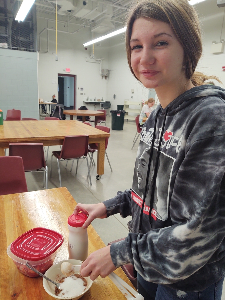 Today the 7th grade health students learned how to make banana pancakes 🥞!