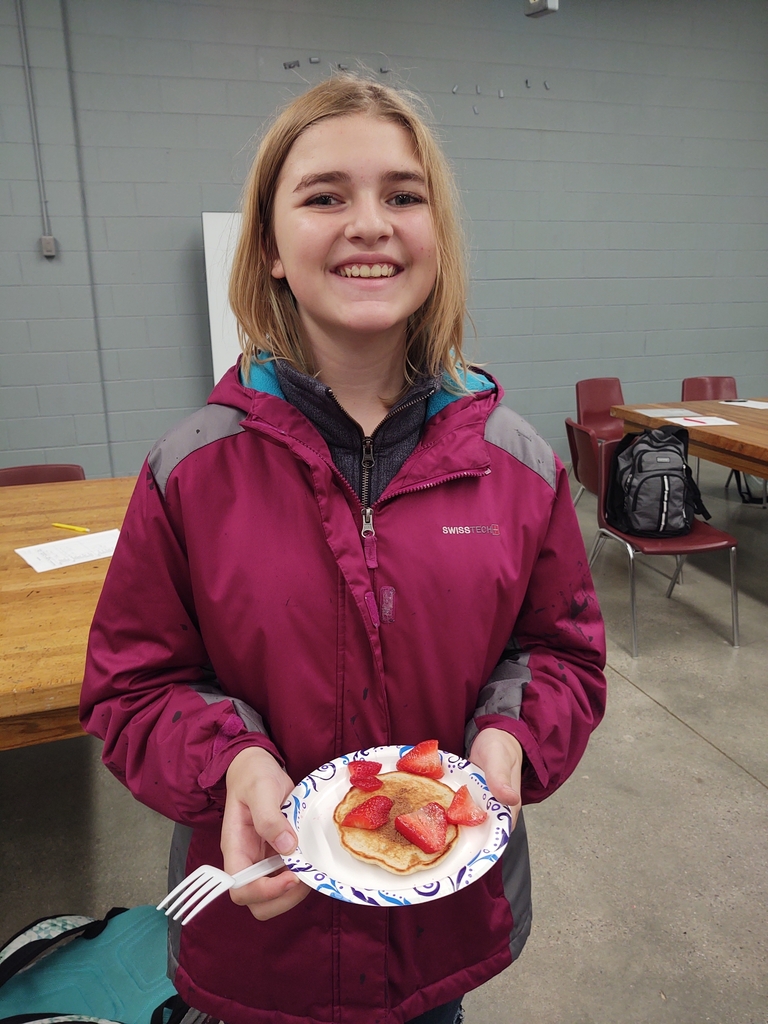 Today the 7th grade health students learned how to make banana pancakes 🥞!