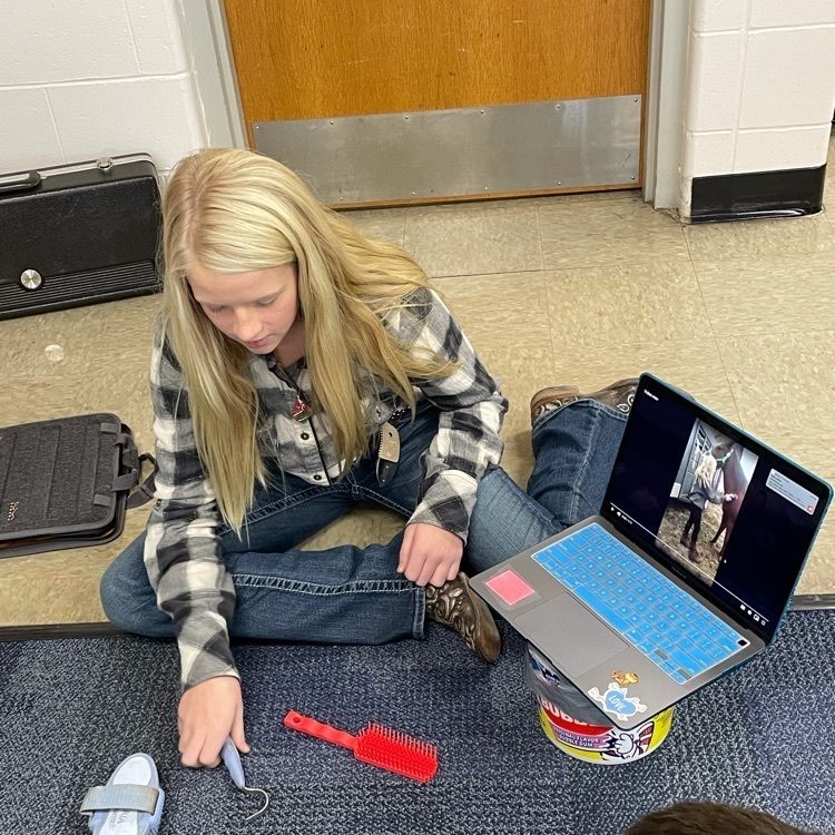 In WIN class today each 6th grader was a 10 minute expert.  They explained and showed their group members their “expertise” 