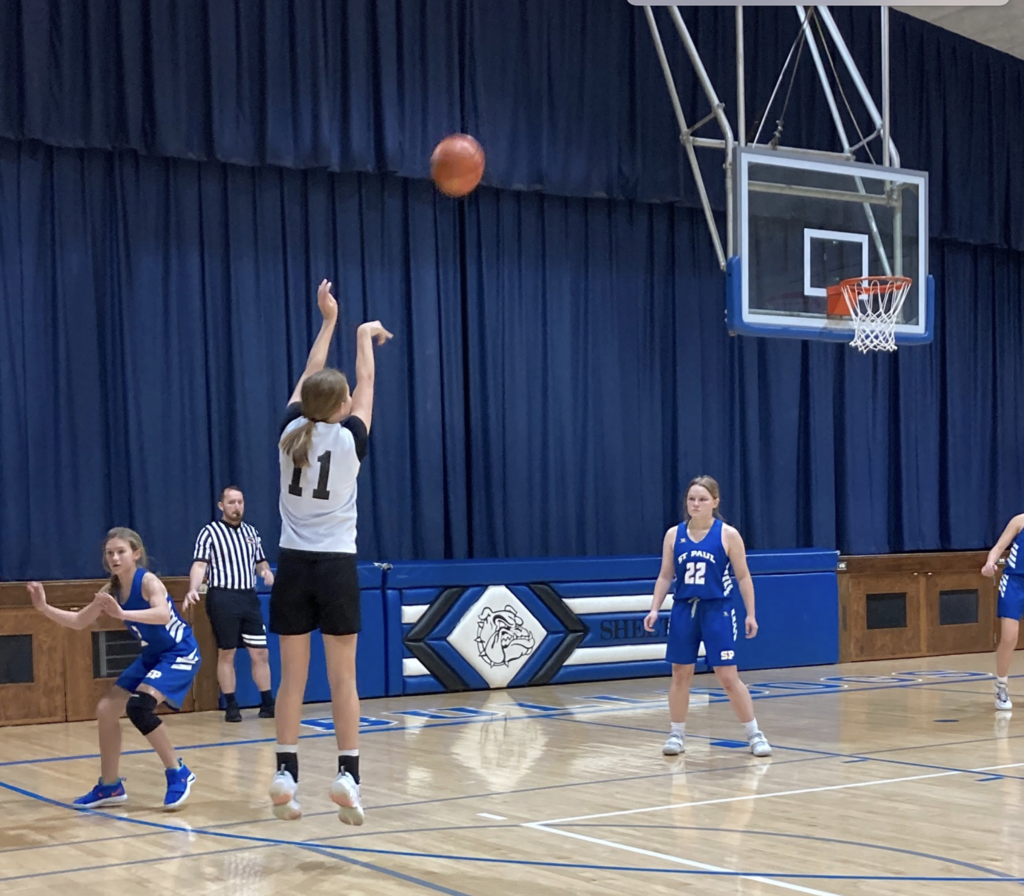 Jalyn Branson hits a big 3pt basket