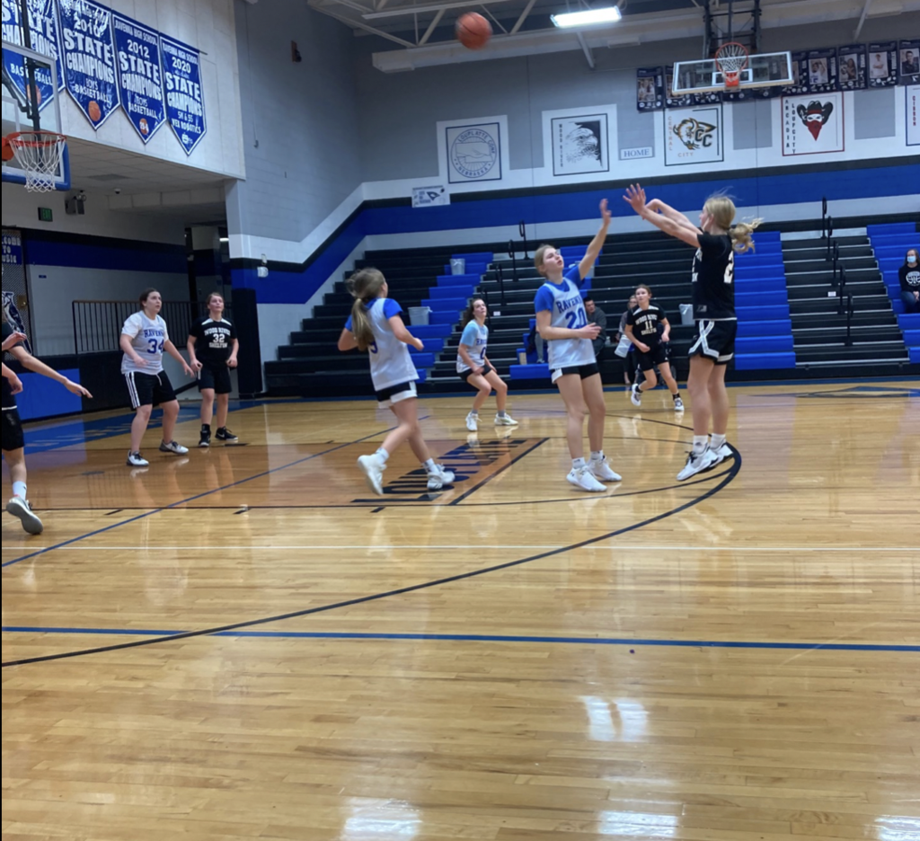 Emersyn Graves hit a 3 pt shot.