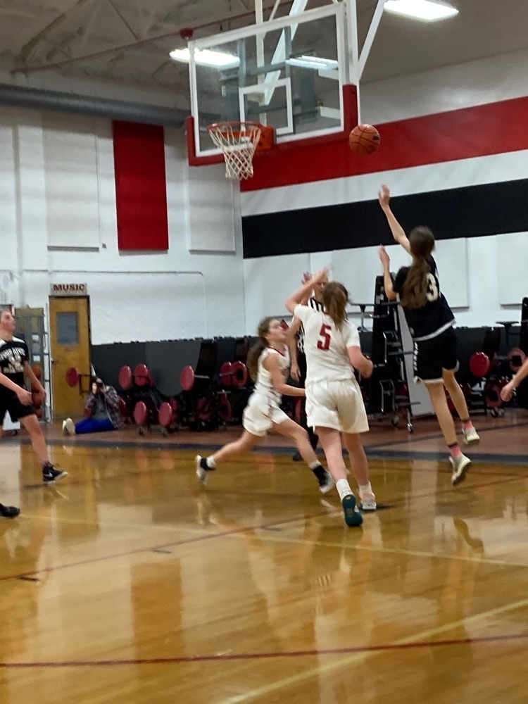 Erin Gregg connects on a babyhook shot