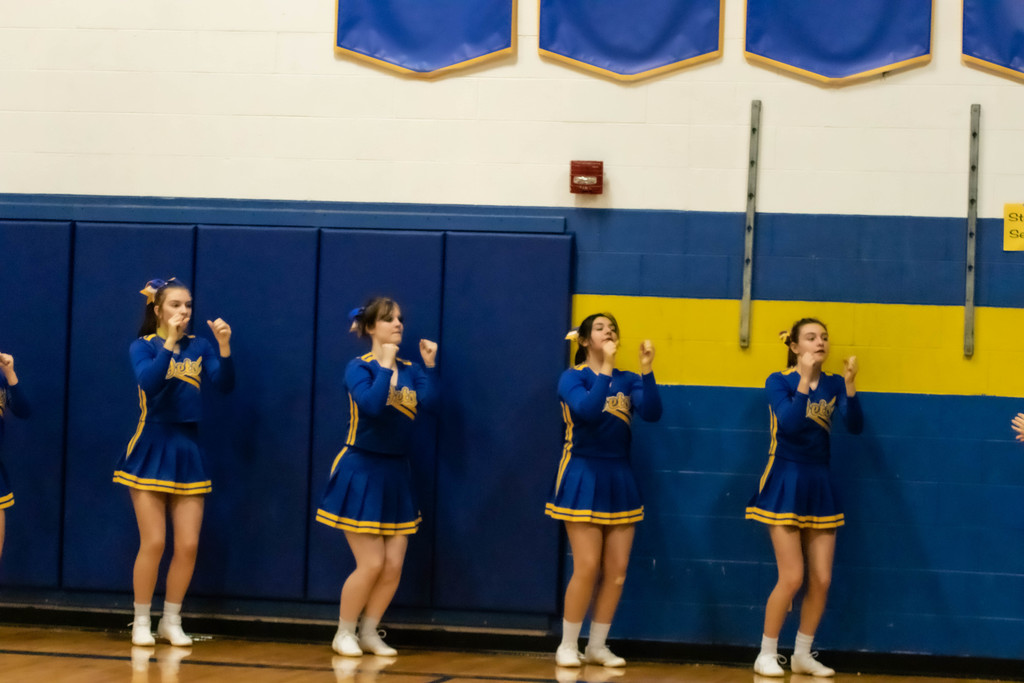 AMHS cheerleaders