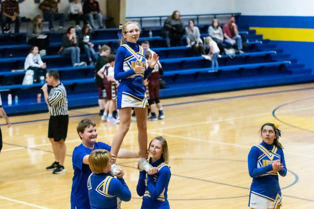 AMMS cheer stunt