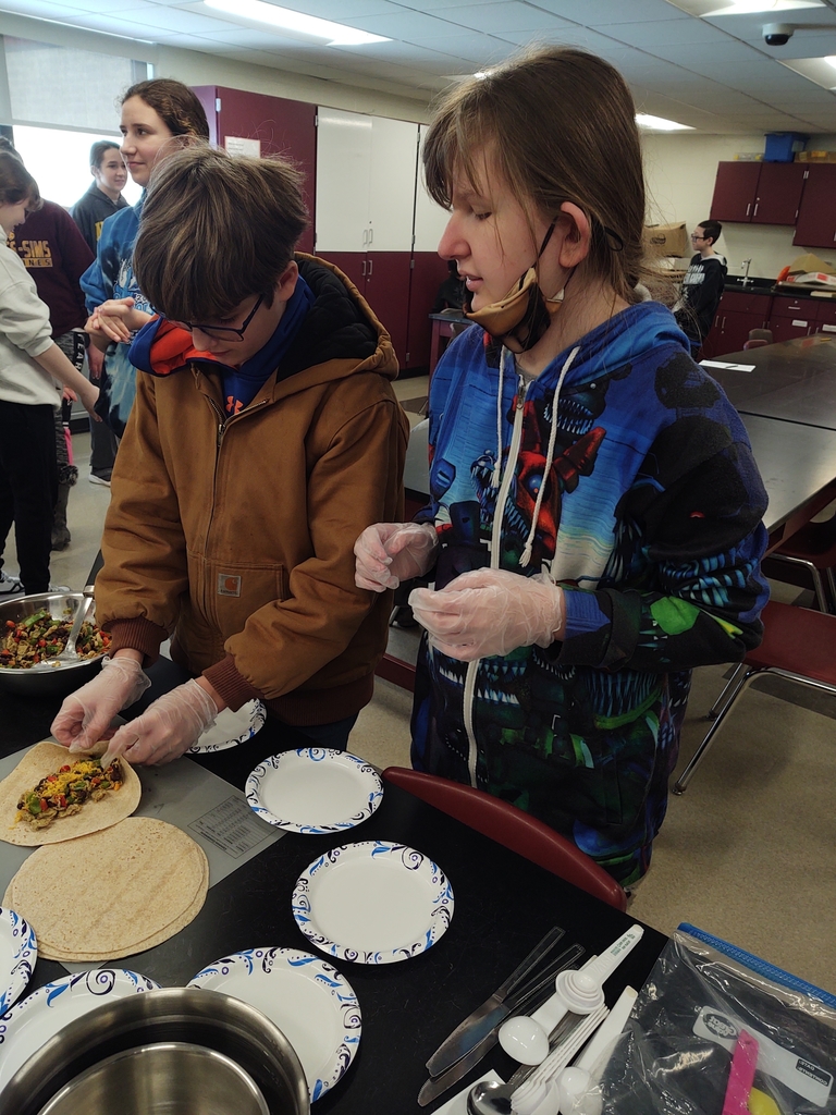We had an Eggcellent day in Mrs. Stanley's 7th grade health class. We make breakfast burritos and learned about protein.