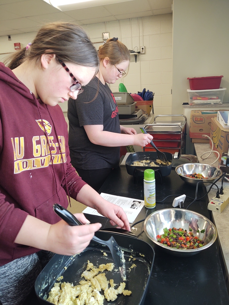 We had an Eggcellent day in Mrs. Stanley's 7th grade health class. We make breakfast burritos and learned about protein.