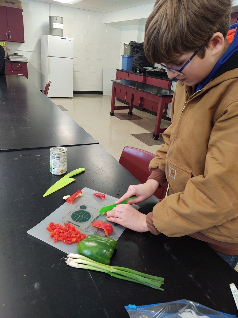 We had an Eggcellent day in Mrs. Stanley's 7th grade health class. We make breakfast burritos and learned about protein.