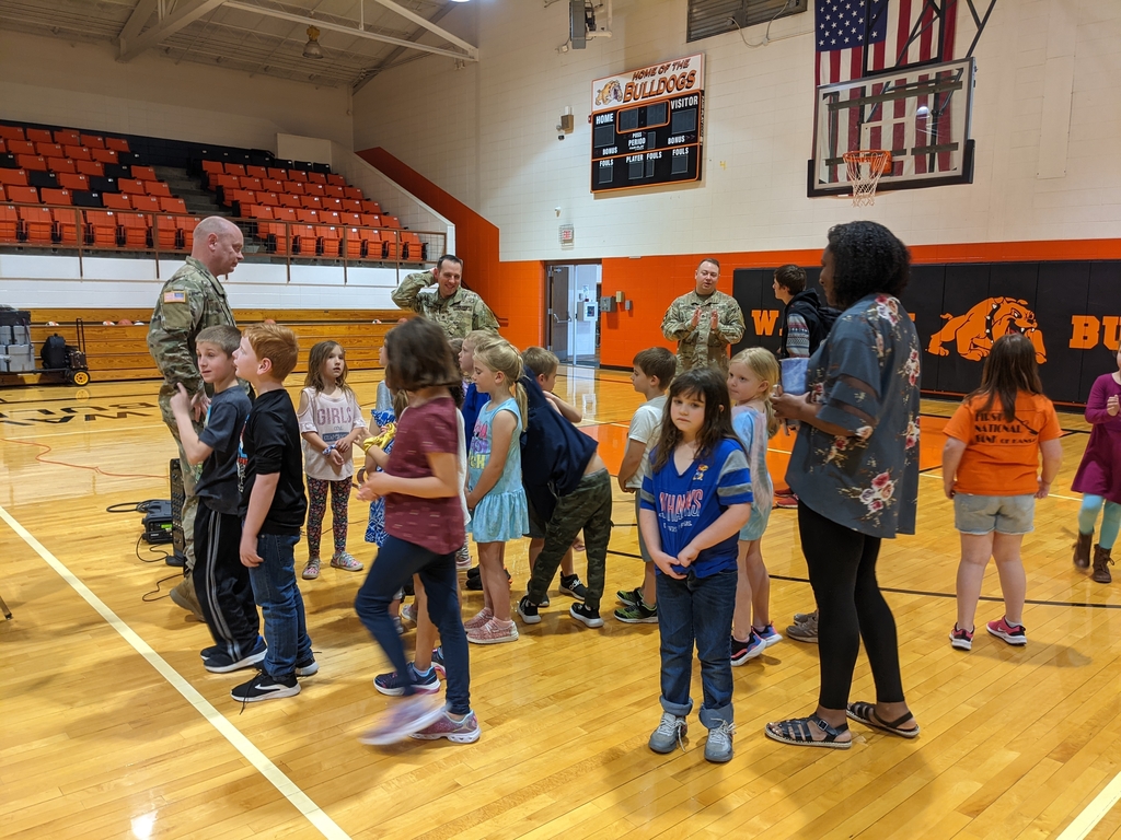 1st Grade talking to the soldiers