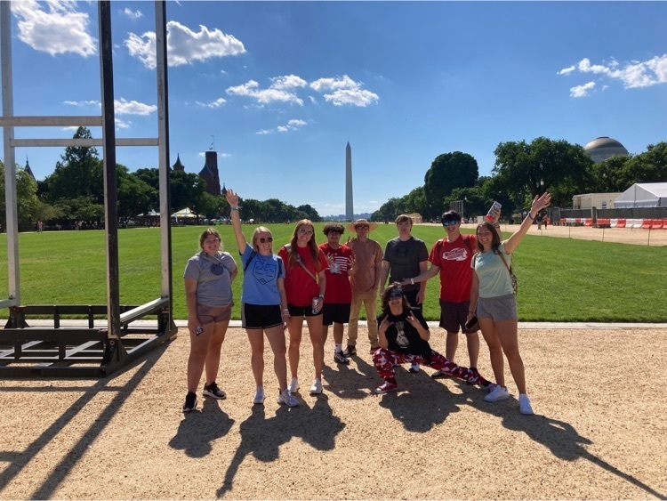 Students enjoy dinner and a boat cruise on the Potomac river.￼