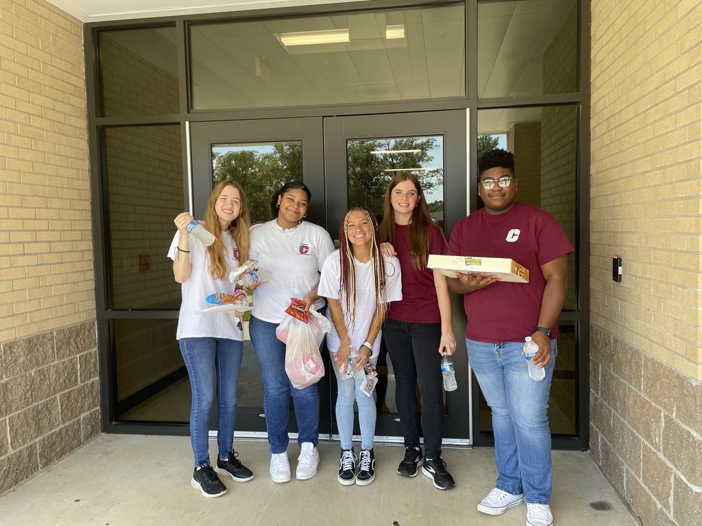 Student ambassadors getting ready for Freshman Orientation!