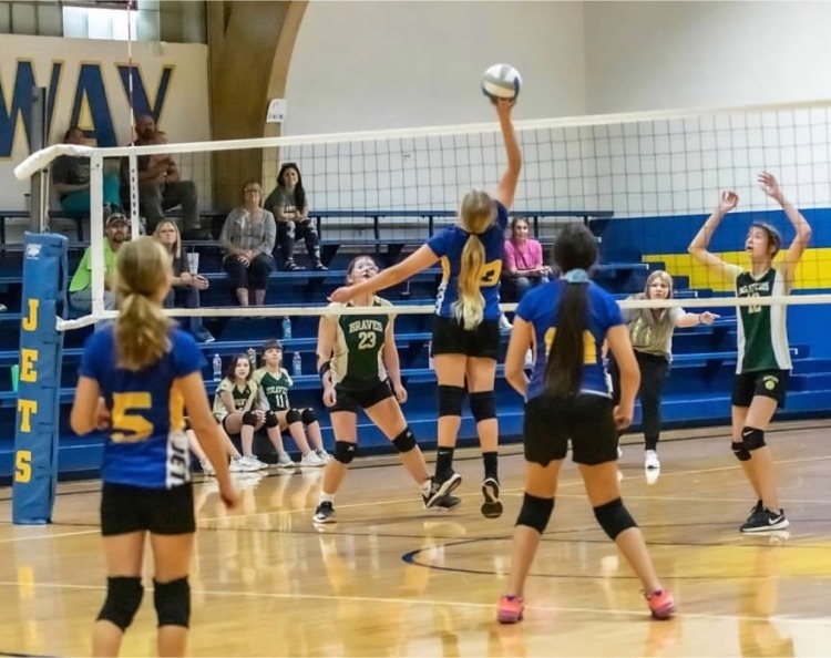 Hadlee Pupanek makes a play at the net.