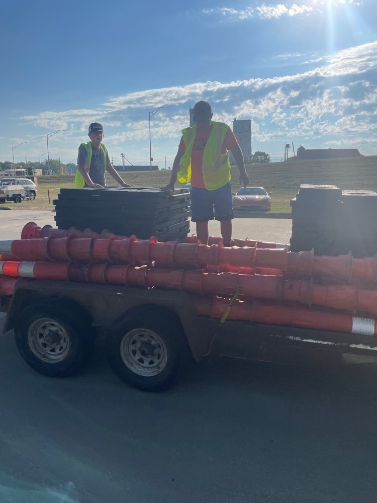 FFA members picking up cones on Sunday morning of the car show.