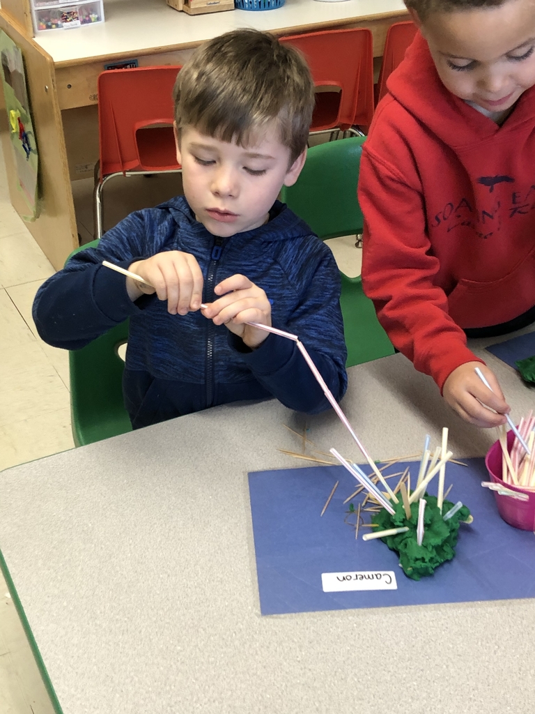 Hooking straws together 
