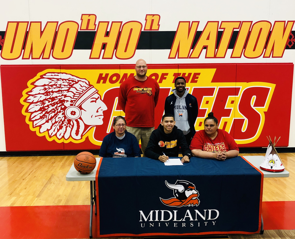 Jayzon signs to play ball at Midland college.