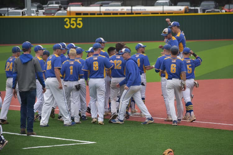 Baseball team cheering