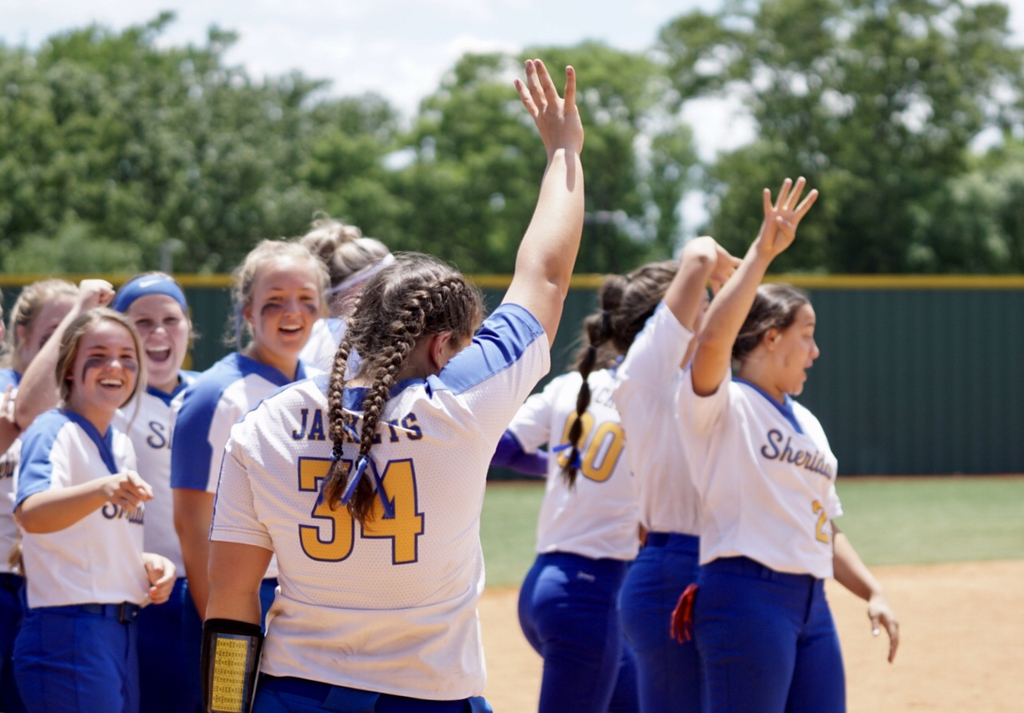 Lady Jackets Cheering