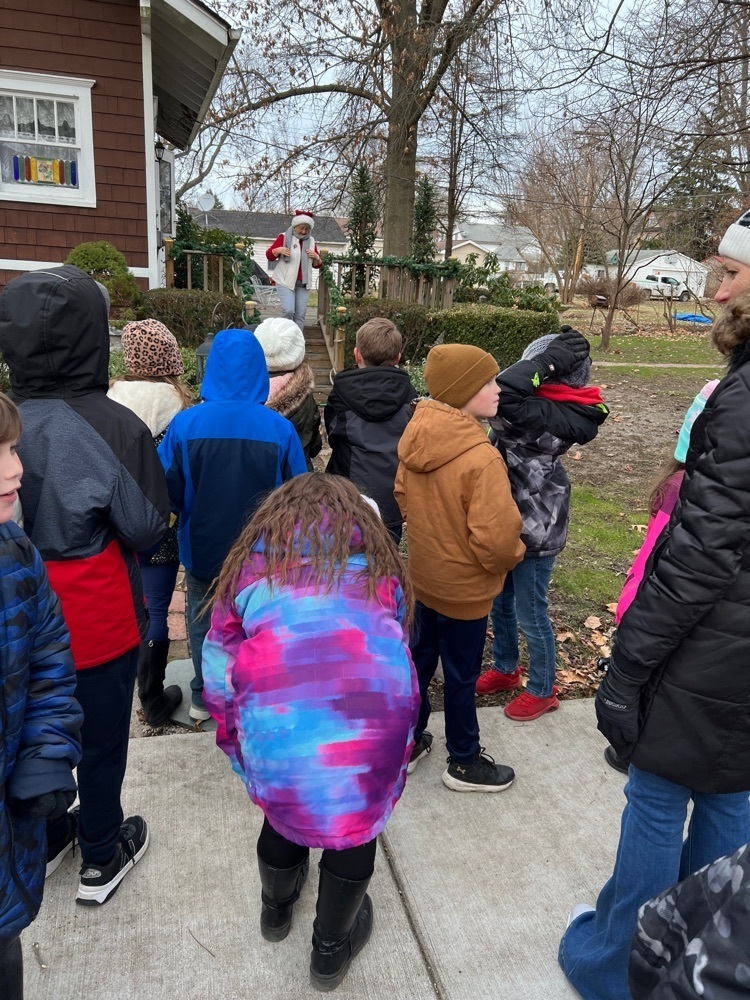 3rd graders had such a great time caroling around Blue Mound this afternoon!🎄🎅🏼