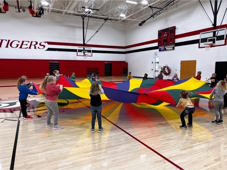 kindergarten pe with parachute 