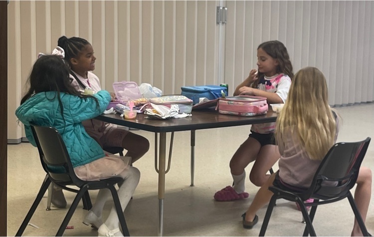 girls eating lunch in the library