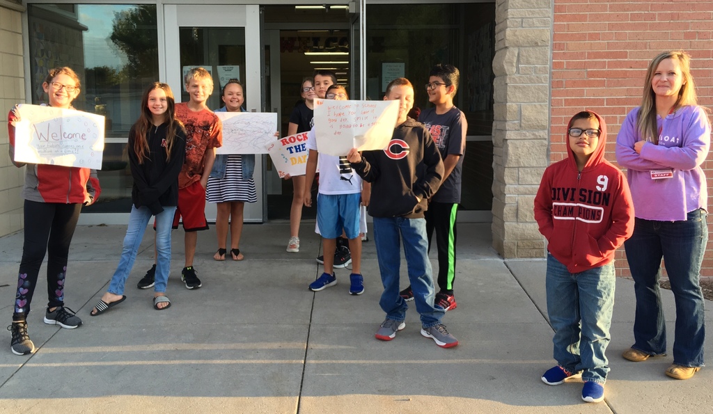 5th Graders Welcoming Students
