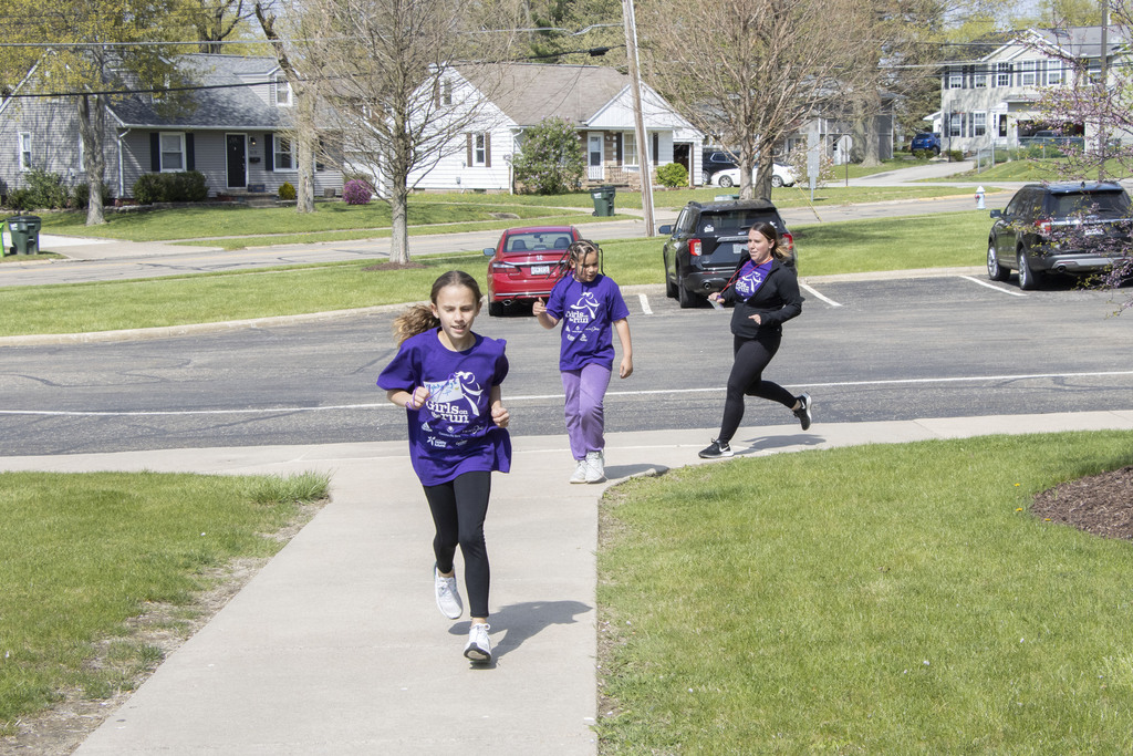 Girls on the Run Participants running with family and teachers