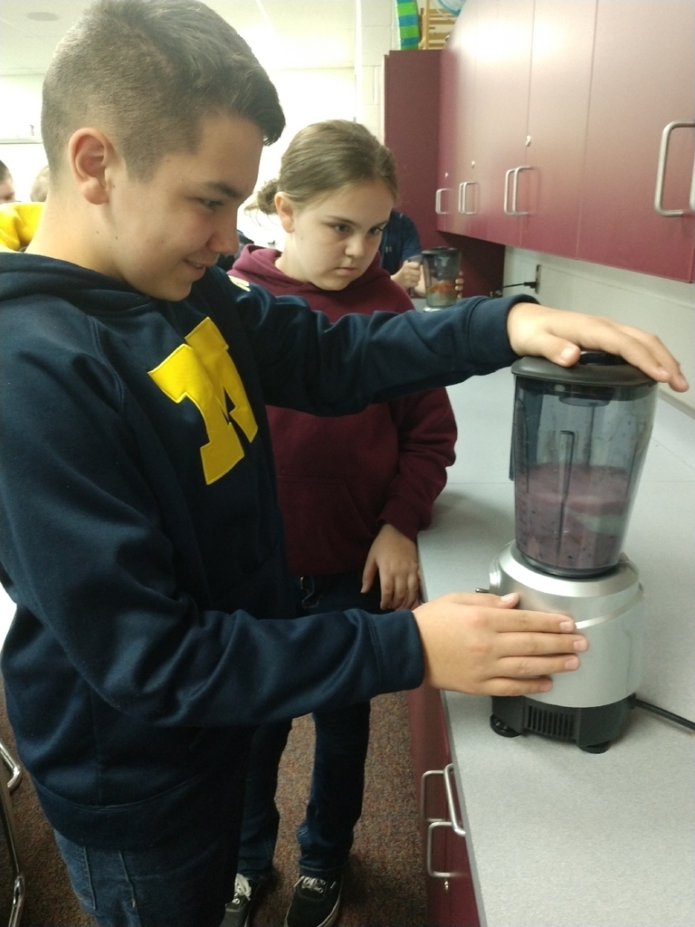 Today we was our last cooking challenge with the MSU extenstion in 7th grade health. The students competed a healthy smoothie recipe competition.