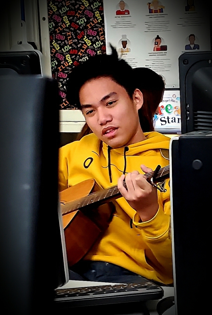 Music makes our day brighter!