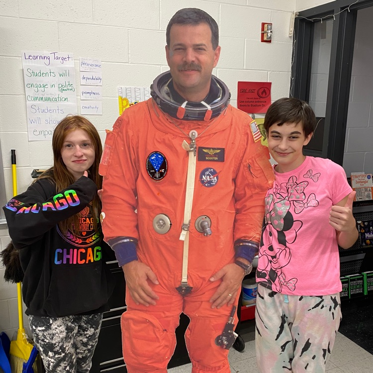 “Flat” Scott Altman is 6’4” which is the same height as Scott in real life!
