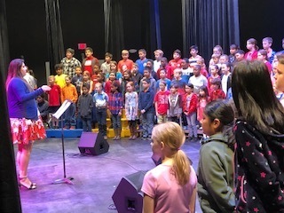 4th grade singing the opening song 