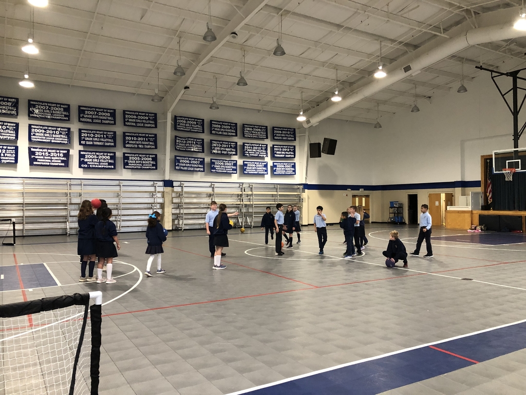 4th vs. 5th grade dodgeball game during recess 💪🏽