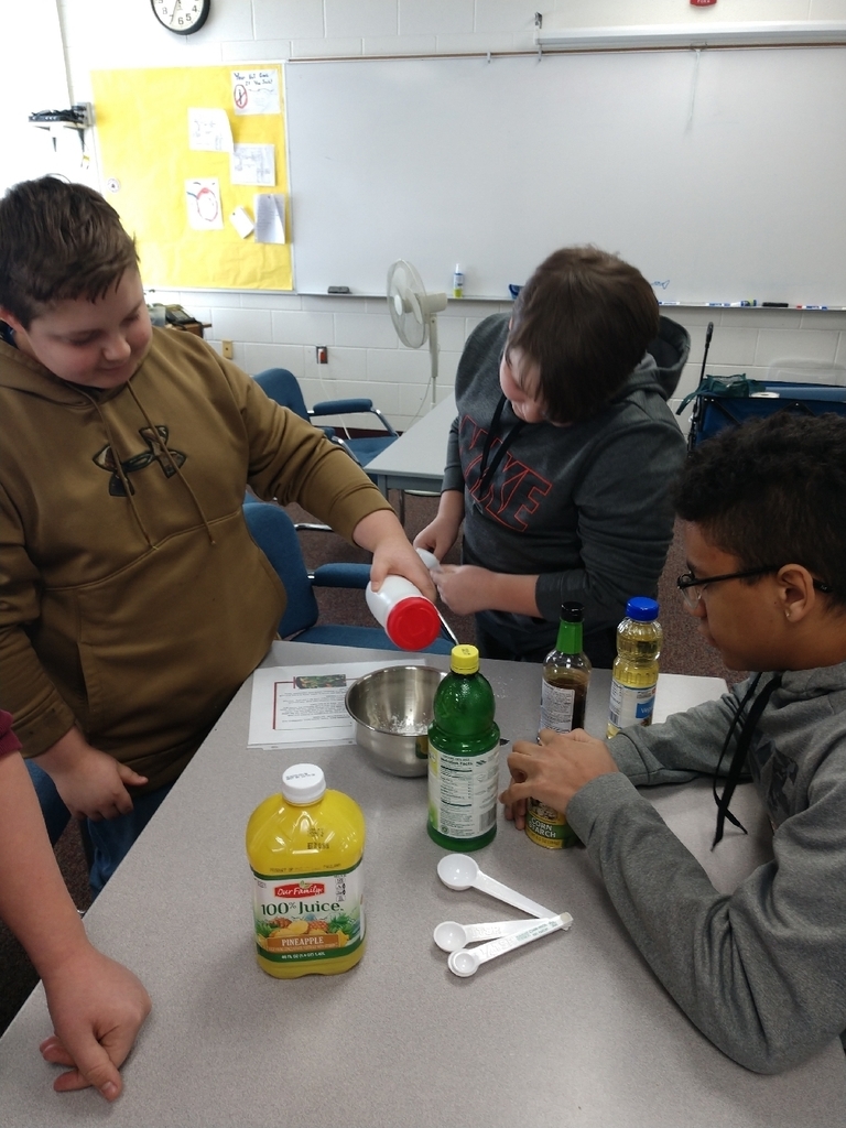 What's cooking in Mrs. Stanley'sWhat's cooking in Mrs. Stanley's class...veggie stir fry! MSU extension came in today and talked about serving sizes and reading labels. 