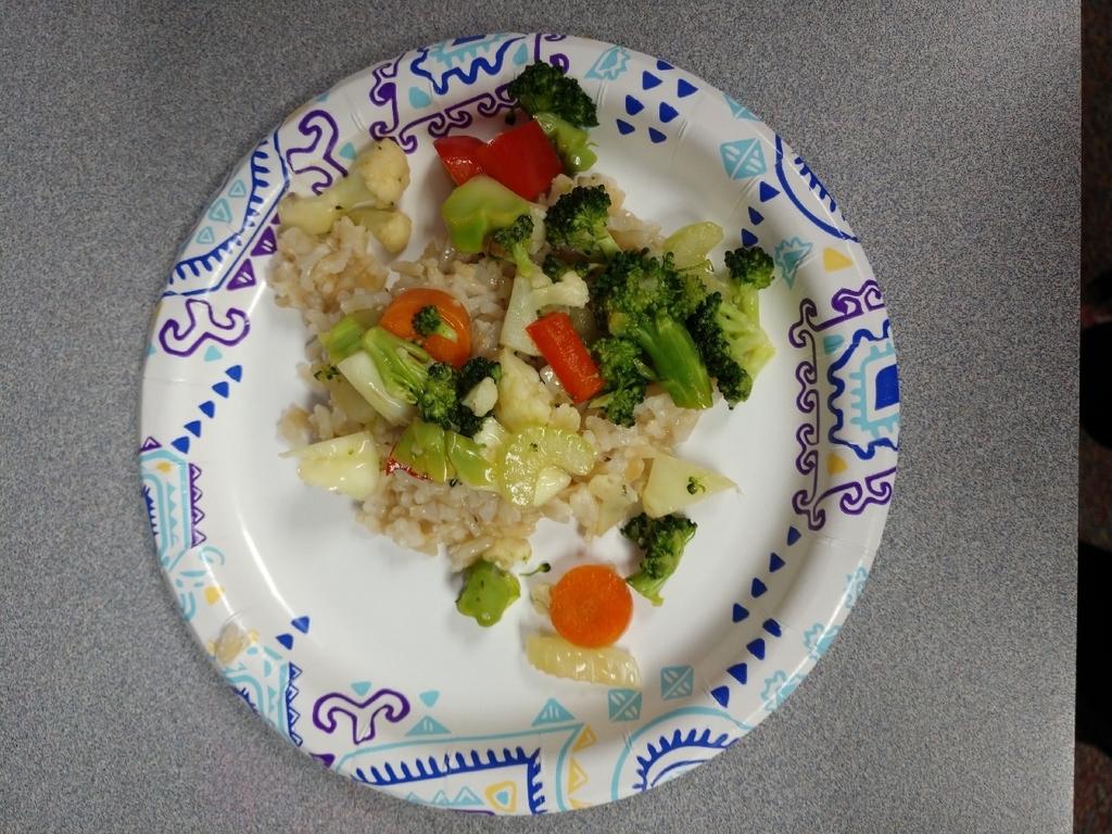 What's cooking in Mrs. Stanley'sWhat's cooking in Mrs. Stanley's class...veggie stir fry! MSU extension came in today and talked about serving sizes and reading labels. 