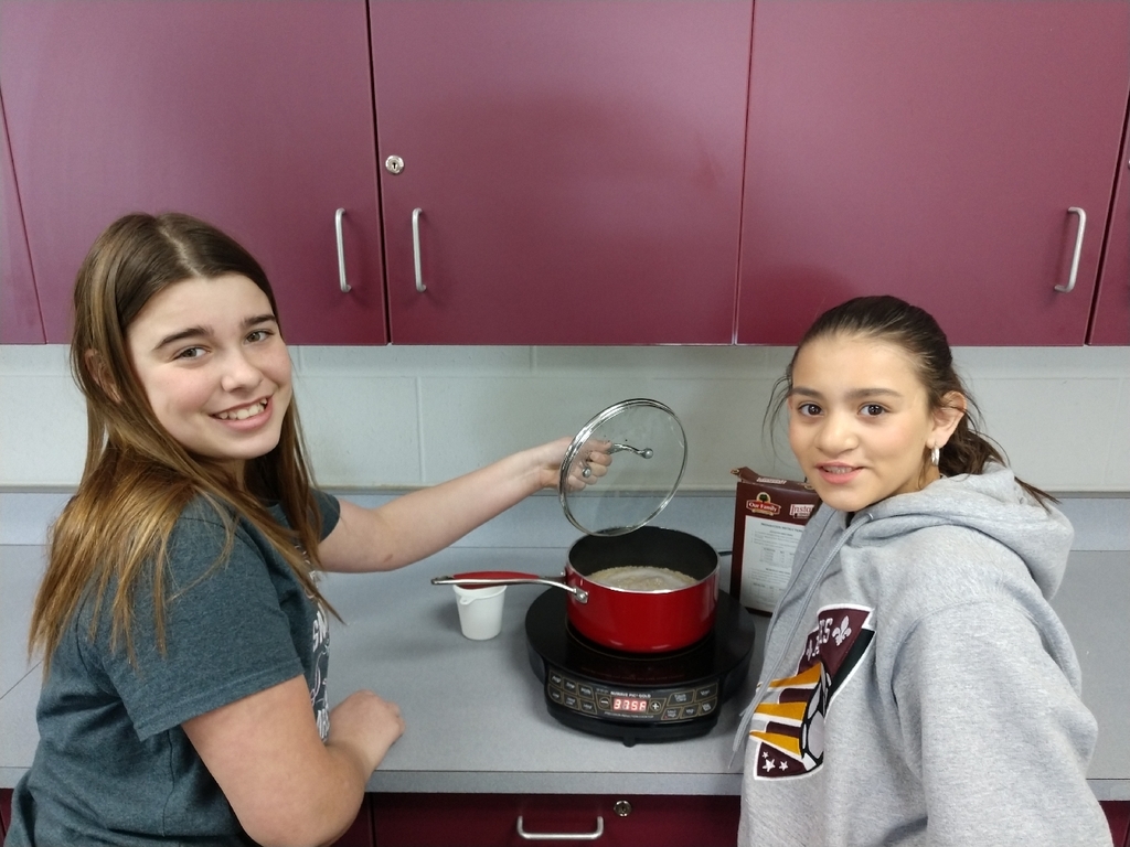 What's cooking in Mrs. Stanley'sWhat's cooking in Mrs. Stanley's class...veggie stir fry! MSU extension came in today and talked about serving sizes and reading labels. 