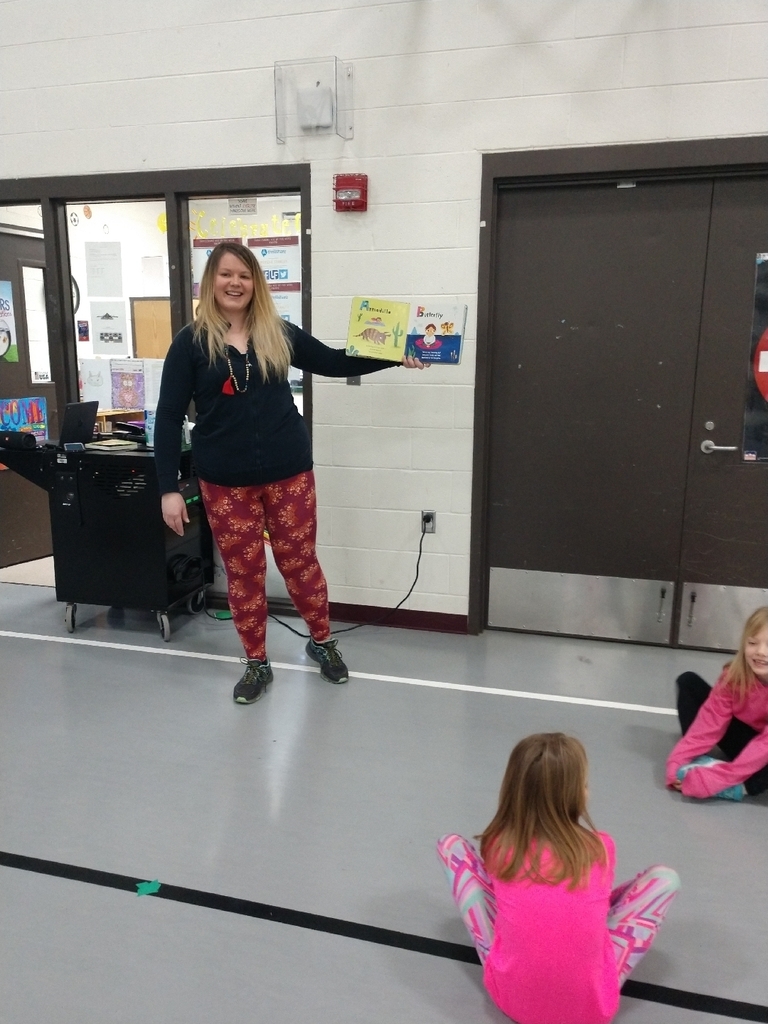 K-2nd graders had a guest reader in PE today!! Students learned that they can MOVE to a story! Thank you to Mrs. Wilk, we loved learning about stretching, locomotor movements, and breathing all while reading!#marchisreadingmonth