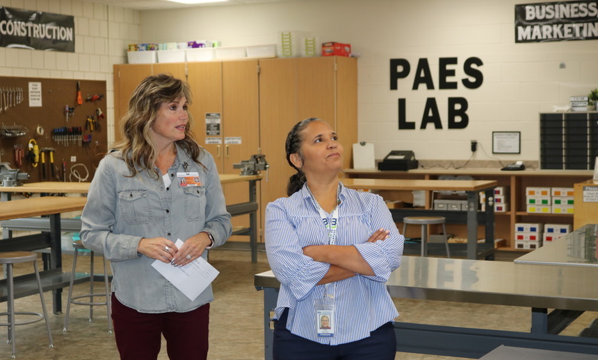 2 women in paes lab